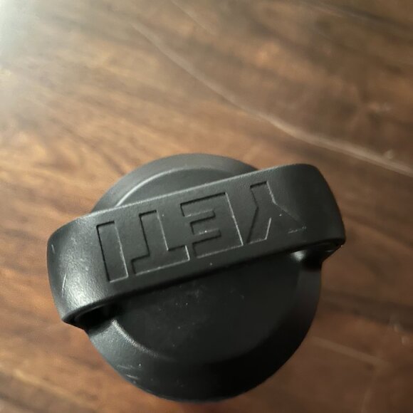 YETI 18 oz Rambler Bottle - Picture 2 of 6